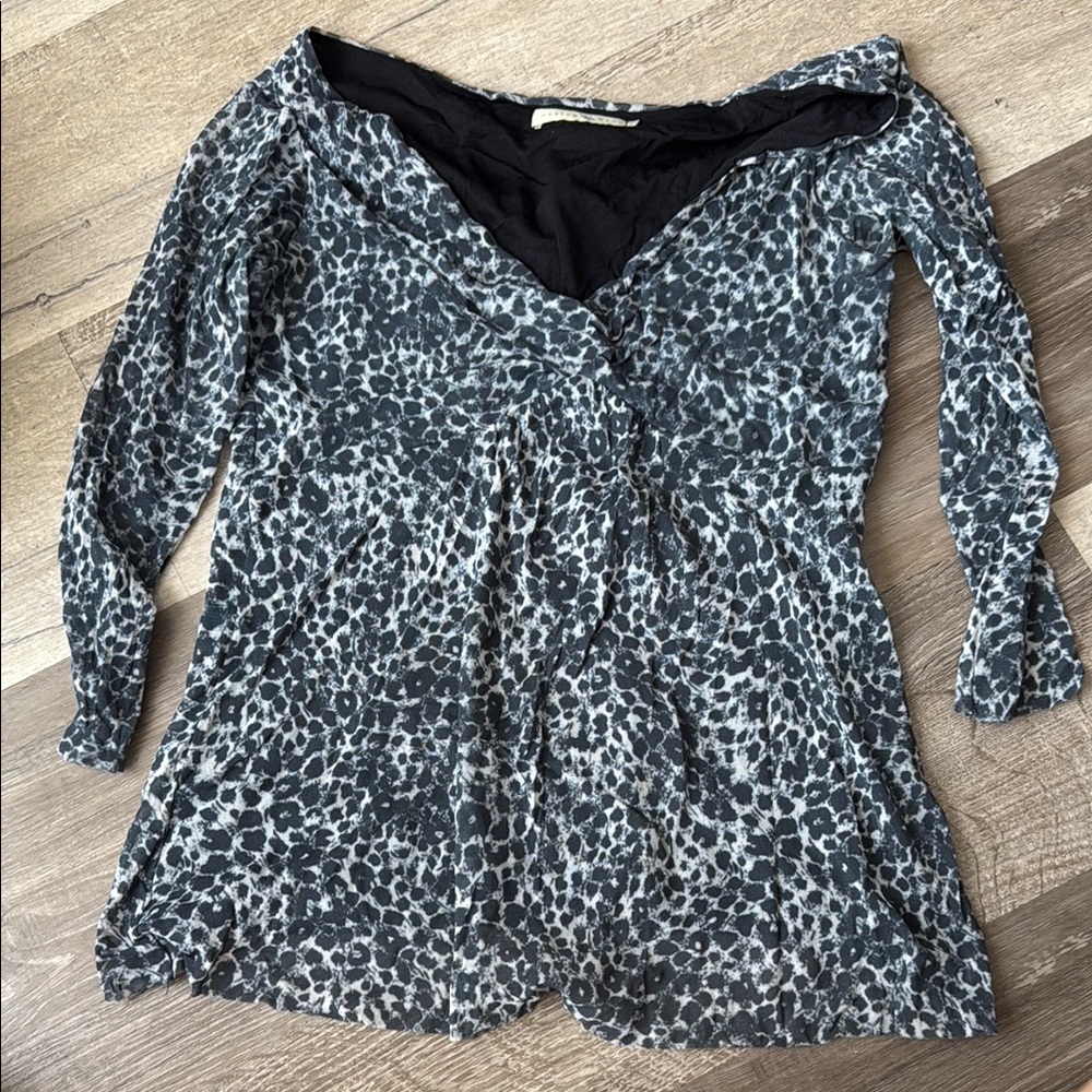 Weston Wear Black and White Ruched Fitted Blouse